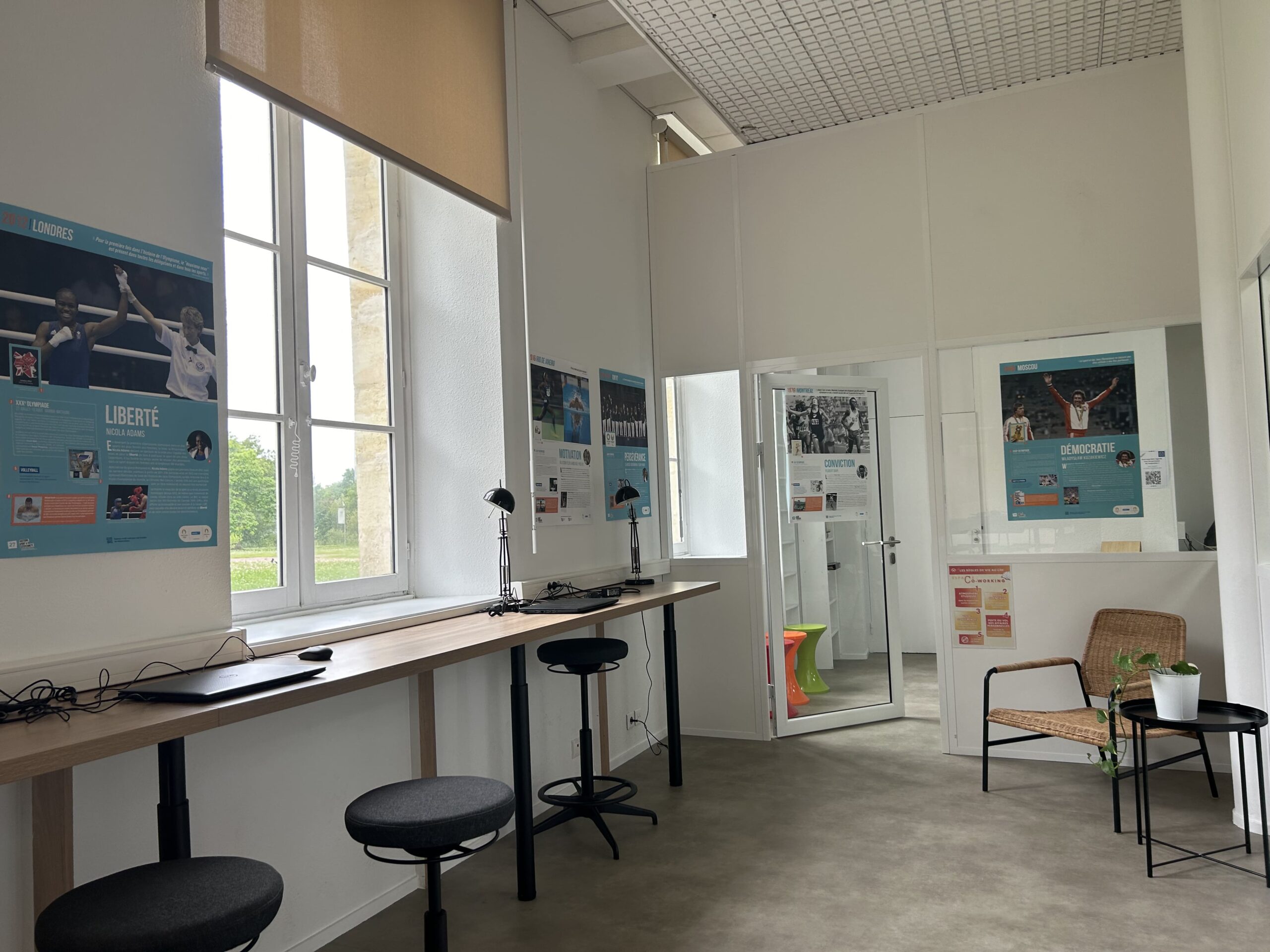 tempImageetvQ90 groupe de travail au CDI du CREPS
